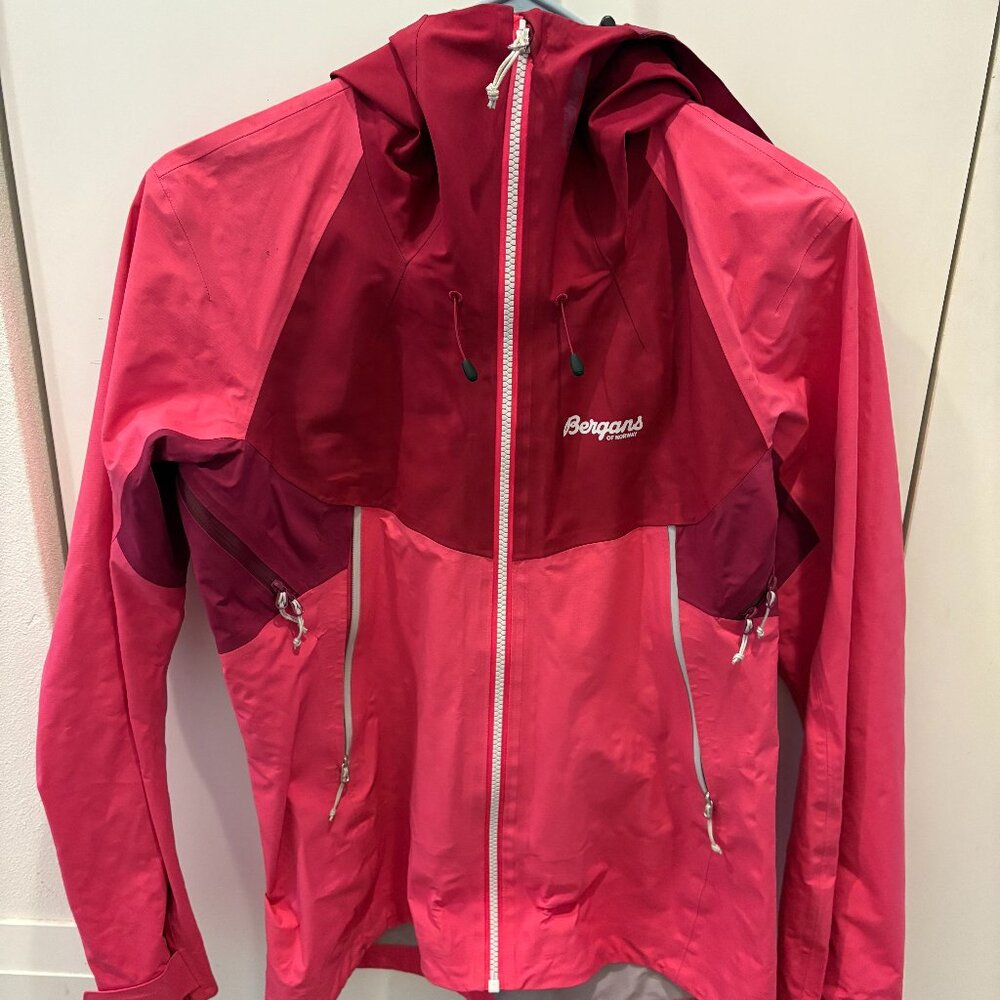Bergans of Norway ski shell (size small)